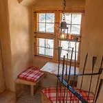 Turm Zu Schloss Schedling טרוסטברג אן דר אלץ